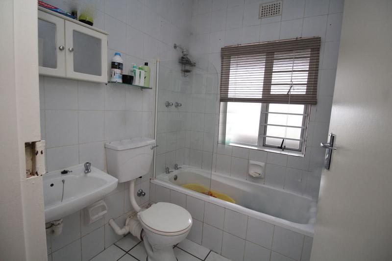 2 Bedroom Property for Sale in Oakglen Western Cape